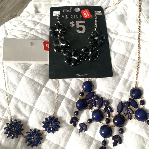 Statement Necklaces - Picture 2 of 7